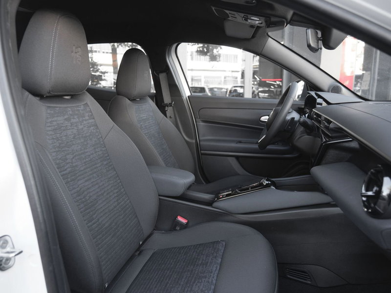 Alfa Romeo Junior nuova a Prato (14)