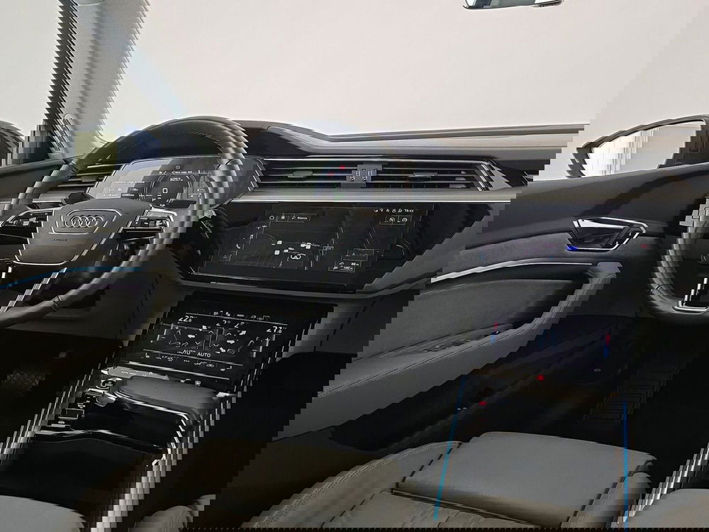 Audi e-tron usata a Asti (11)