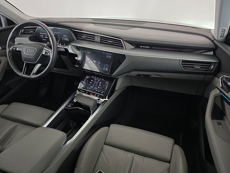 Audi e-tron usata a Asti (13)