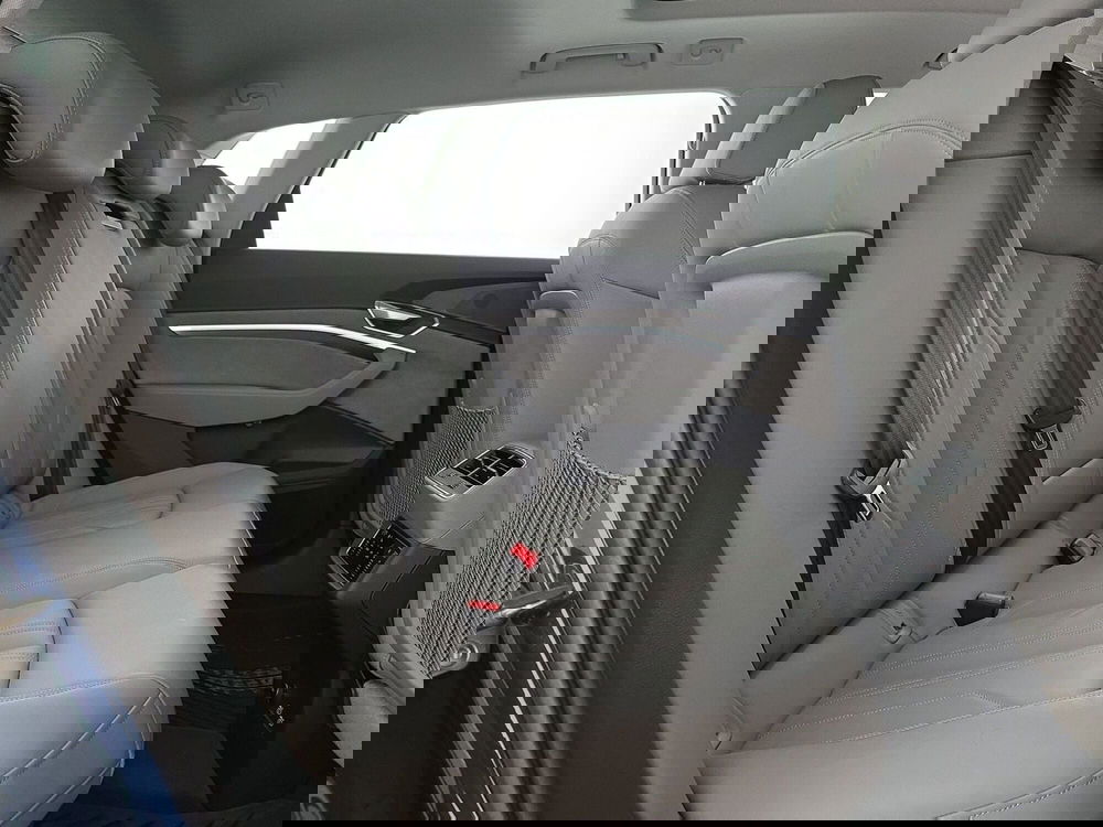 Audi e-tron usata a Asti (15)