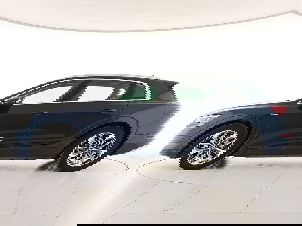 Audi e-tron usata a Asti (3)