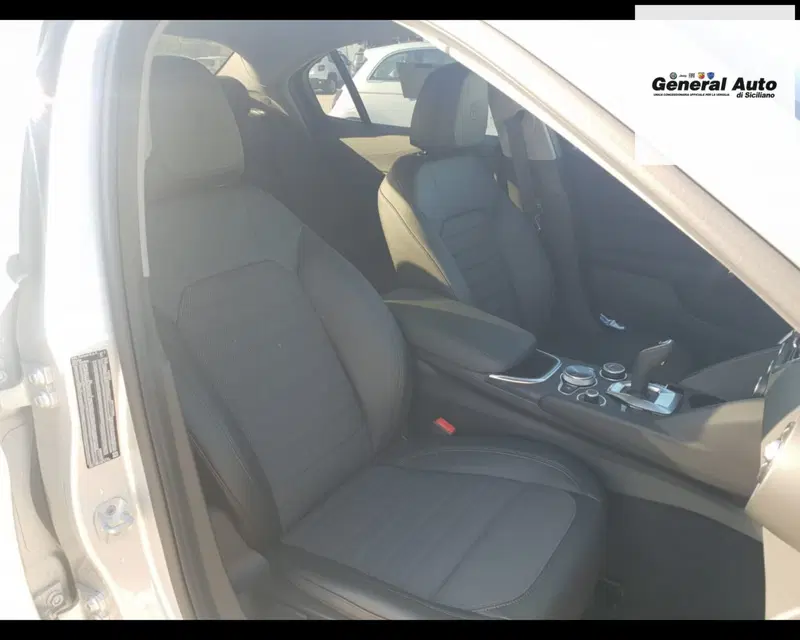 Alfa Romeo Giulia usata a Lucca (12)