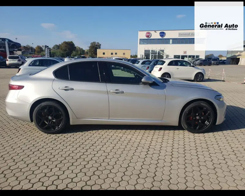 Alfa Romeo Giulia usata a Lucca (2)