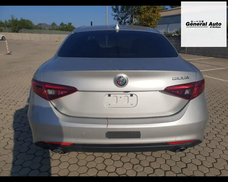 Alfa Romeo Giulia usata a Lucca (4)