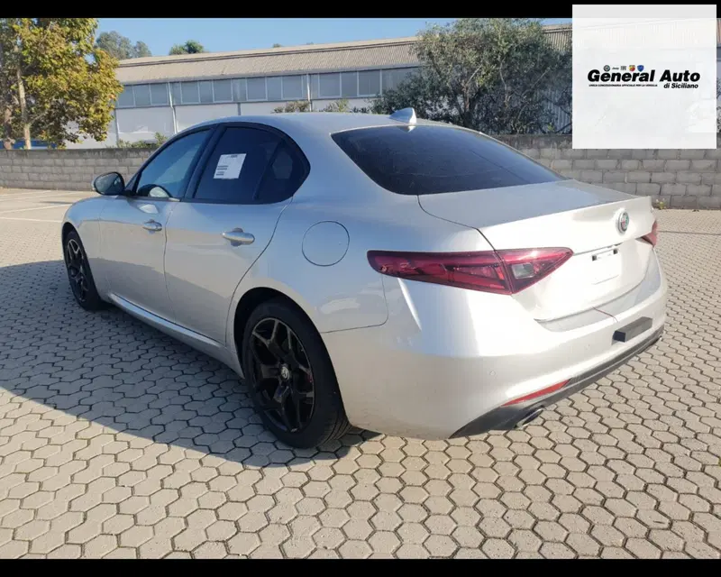 Alfa Romeo Giulia usata a Lucca (5)