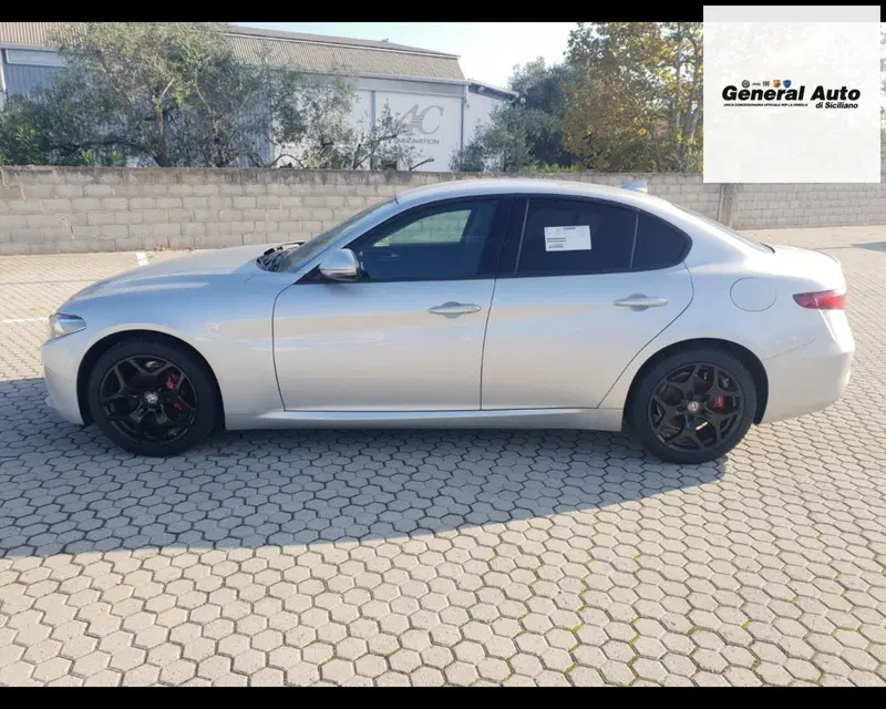 Alfa Romeo Giulia usata a Lucca (6)