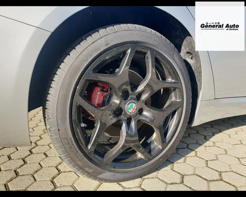 Alfa Romeo Giulia usata a Lucca (9)