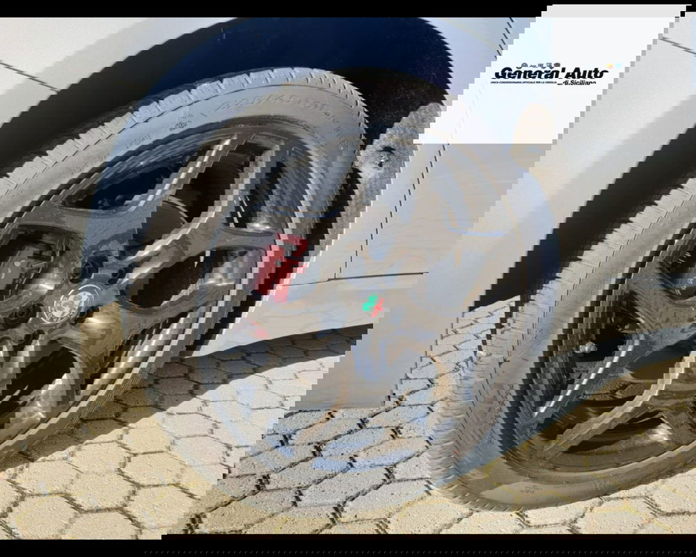 Alfa Romeo Giulia usata a Lucca (9)