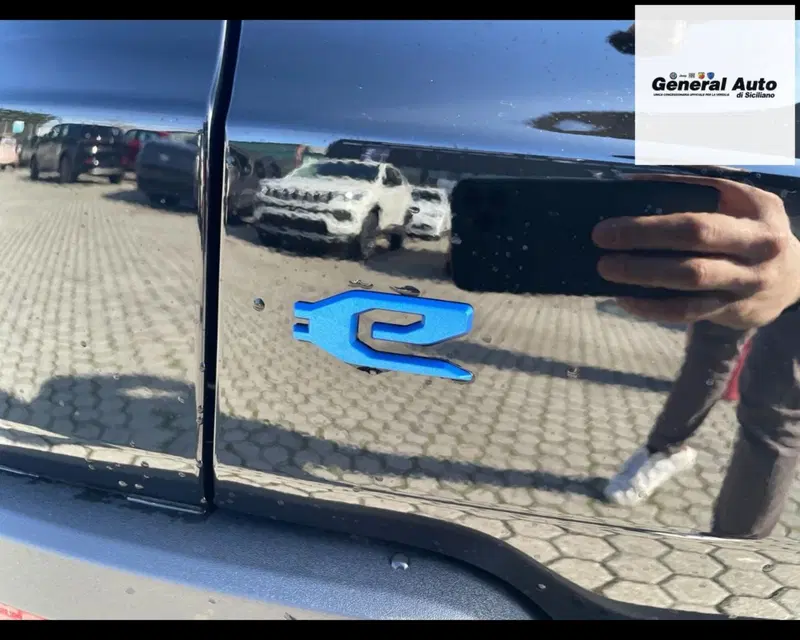 Jeep Avenger nuova a Lucca (12)