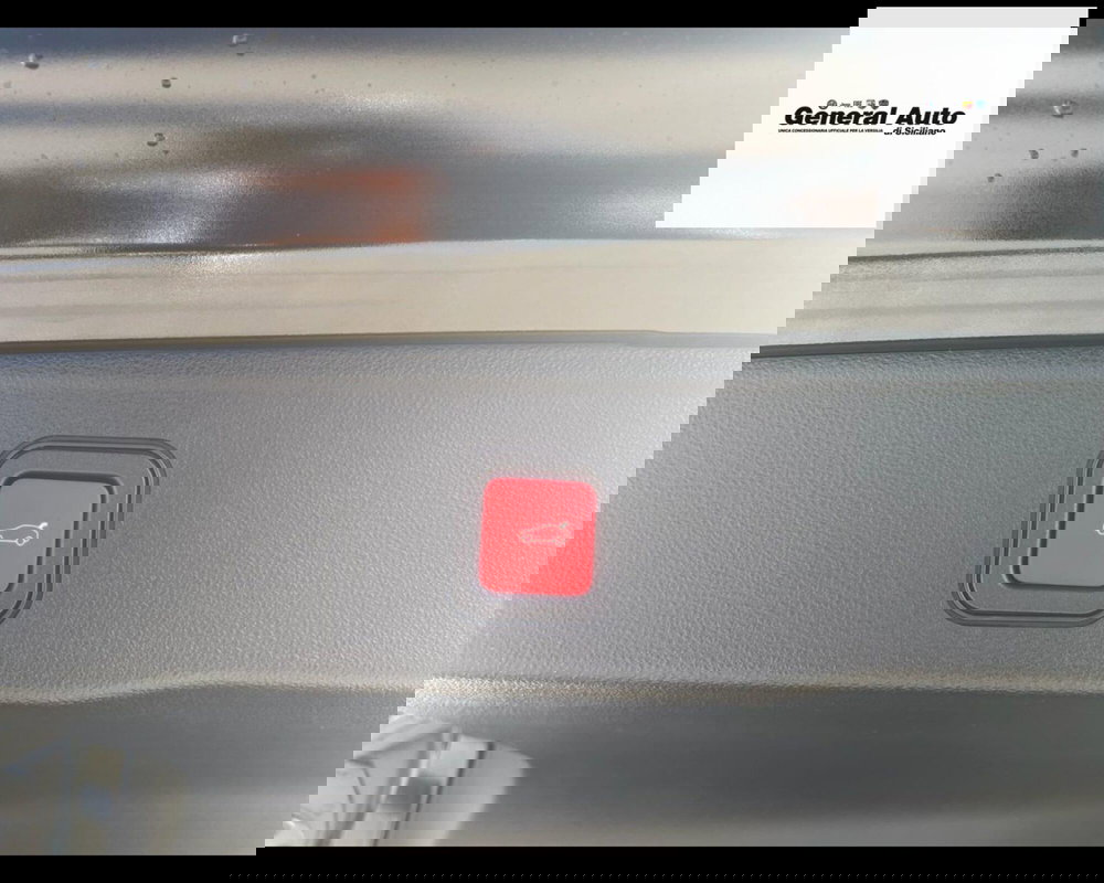 Jeep Avenger nuova a Lucca (14)