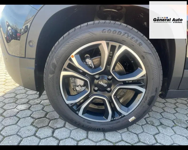 Jeep Avenger nuova a Lucca (15)