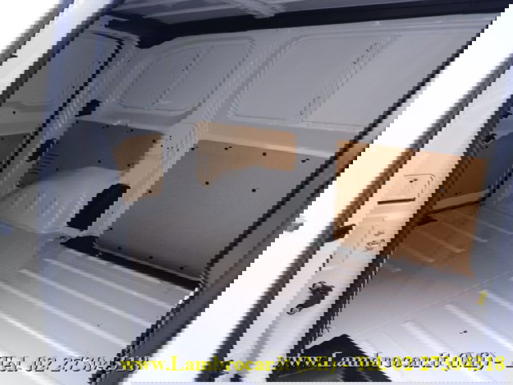 Opel Vivaro Furgone nuova a Milano (12)