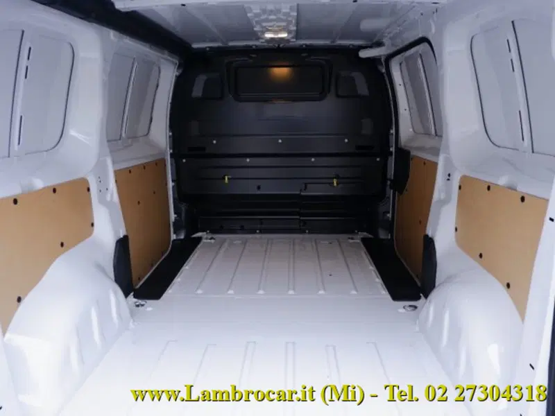 Opel Vivaro Furgone nuova a Milano (13)