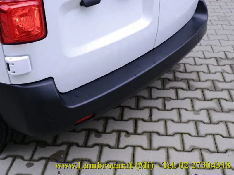 Opel Vivaro Furgone nuova a Milano (14)