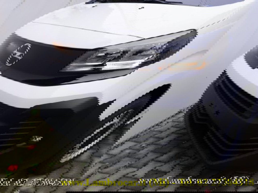 Opel Vivaro Furgone nuova a Milano (16)