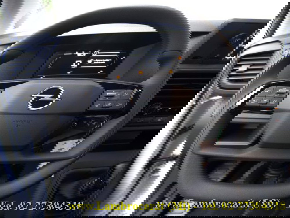 Opel Vivaro Furgone nuova a Milano (4)