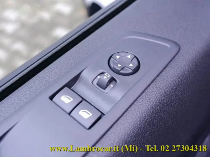 Opel Vivaro Furgone nuova a Milano (5)