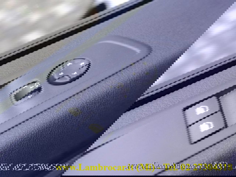 Opel Vivaro Furgone nuova a Milano (5)