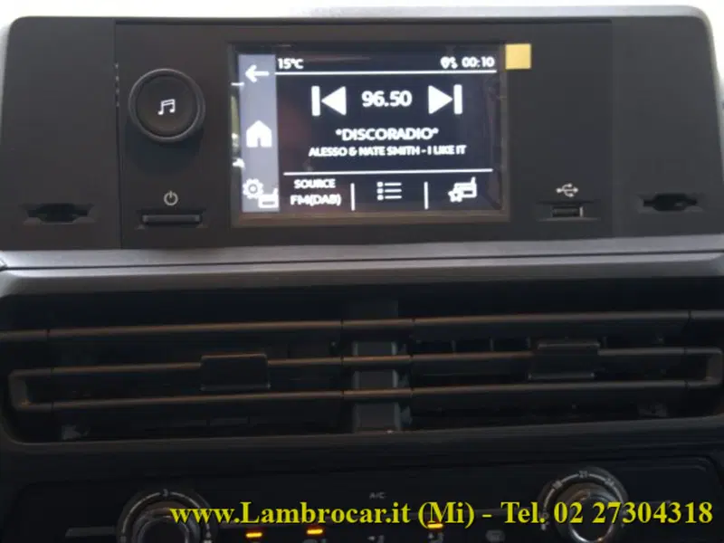 Opel Vivaro Furgone nuova a Milano (7)