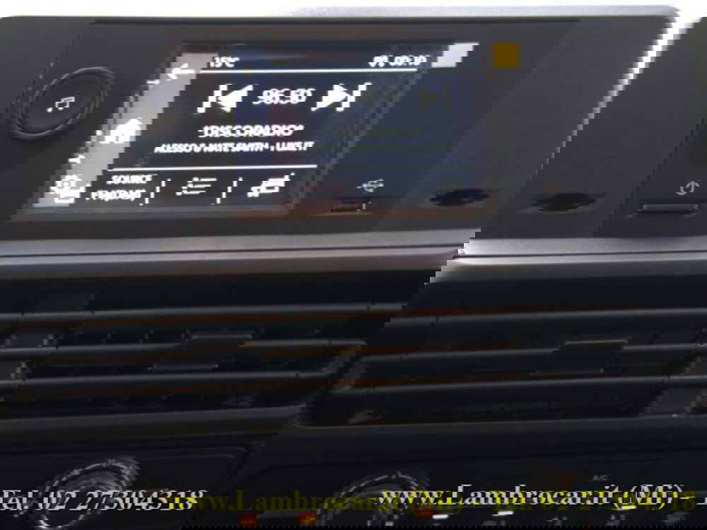 Opel Vivaro Furgone nuova a Milano (7)