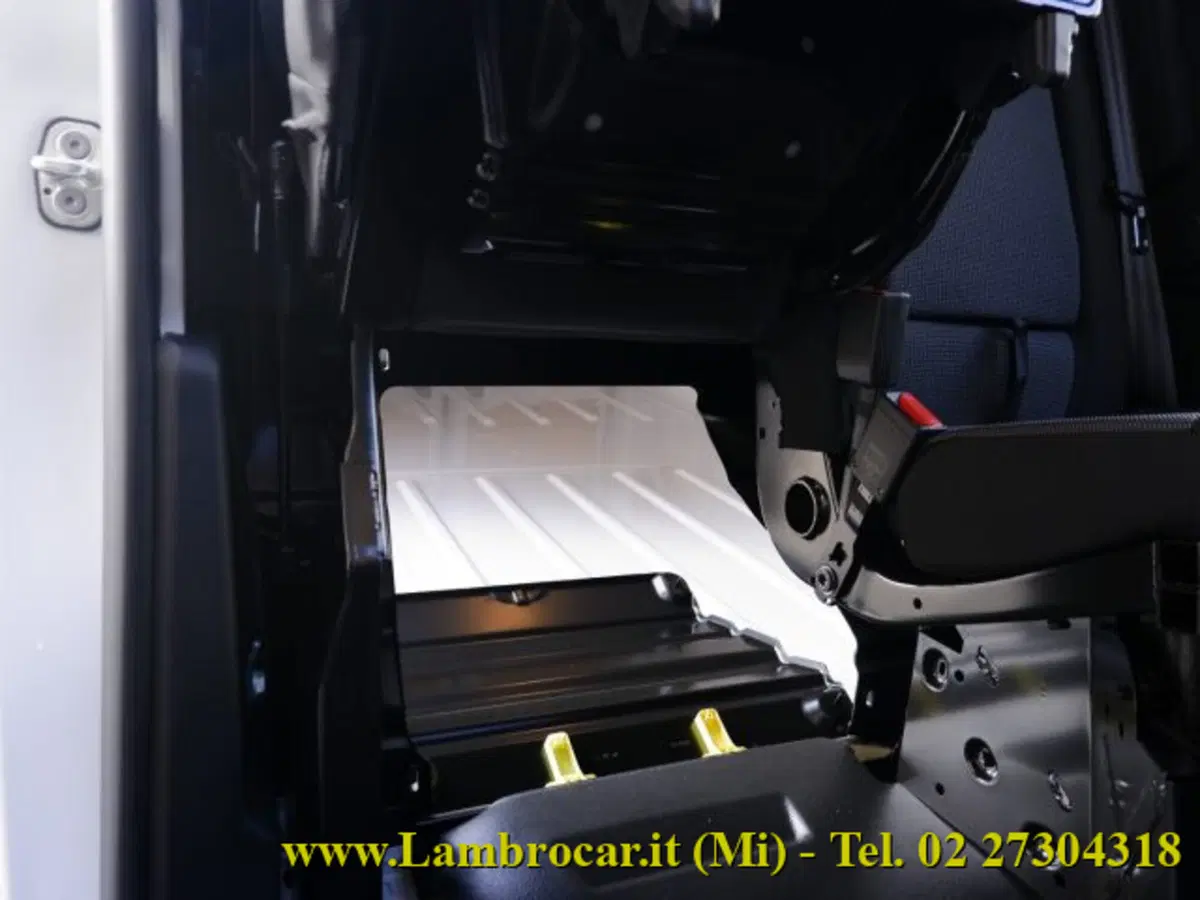 Opel Vivaro Furgone nuova a Milano (11)