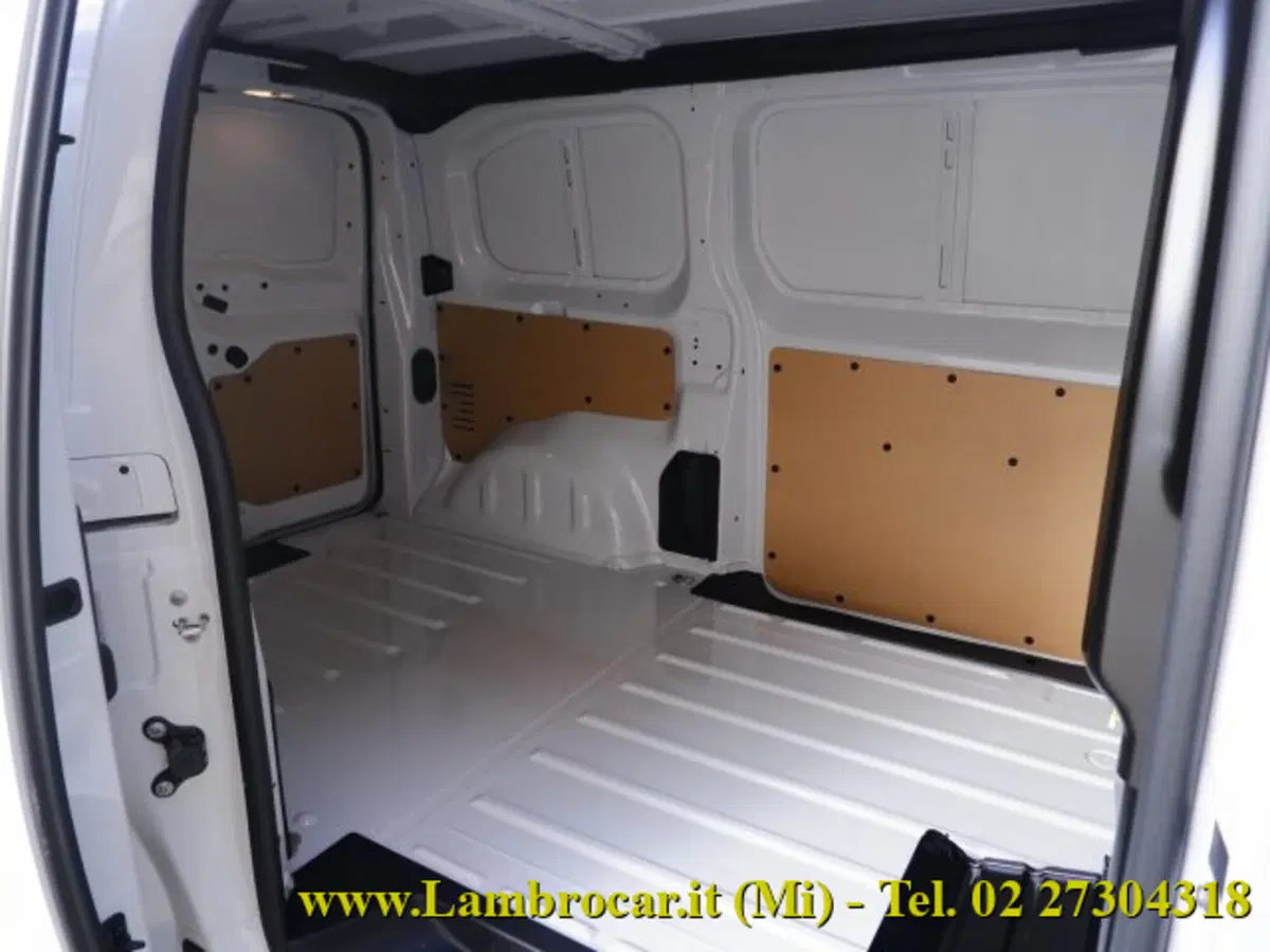 Opel Vivaro Furgone nuova a Milano (12)