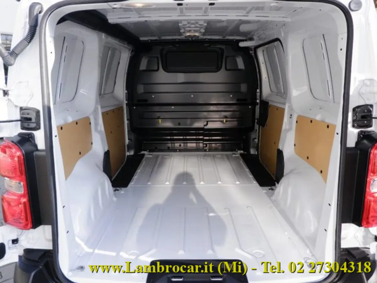 Opel Vivaro Furgone nuova a Milano (13)