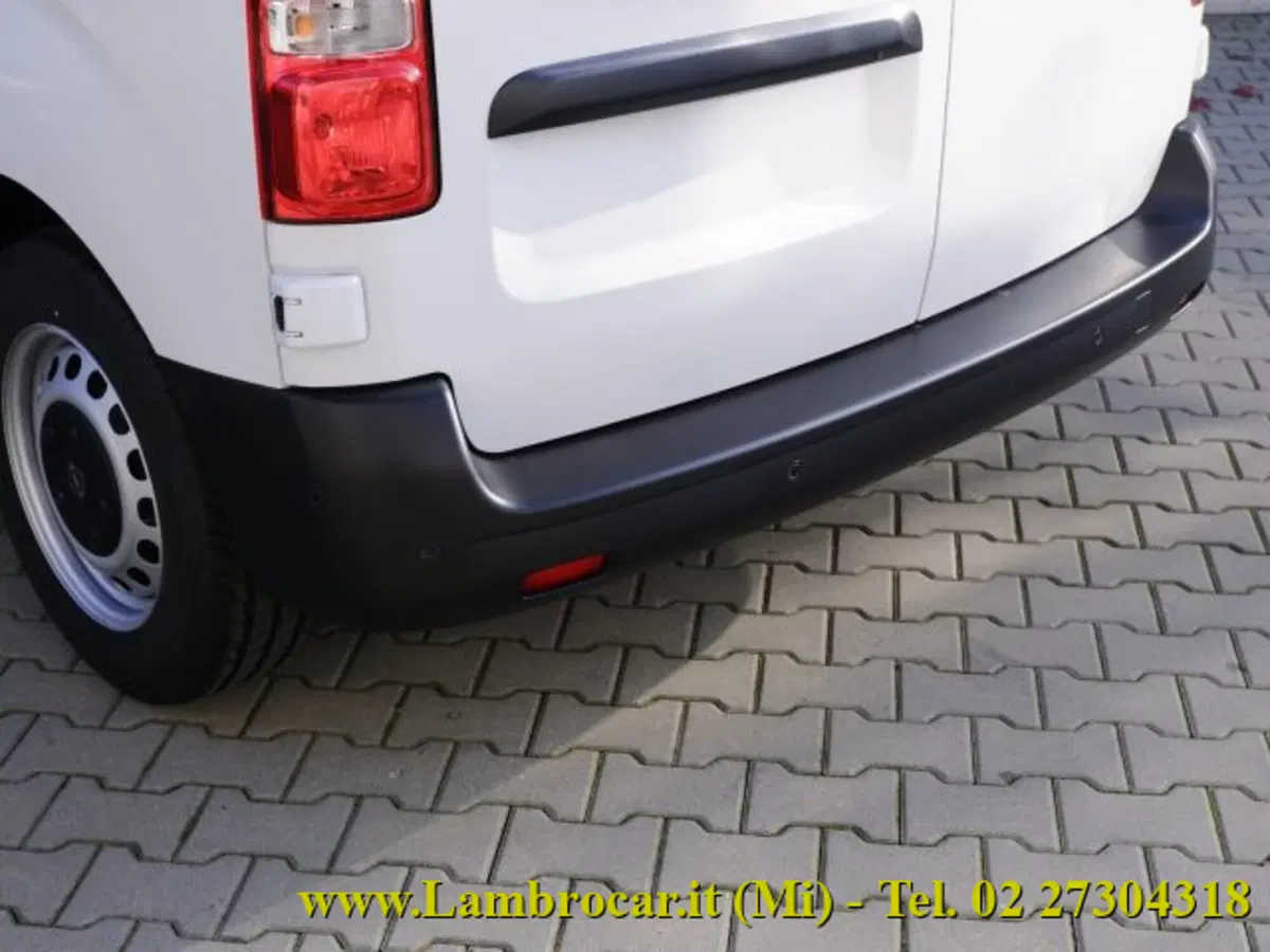 Opel Vivaro Furgone nuova a Milano (14)