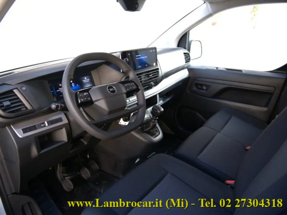 Opel Vivaro Furgone nuova a Milano (2)