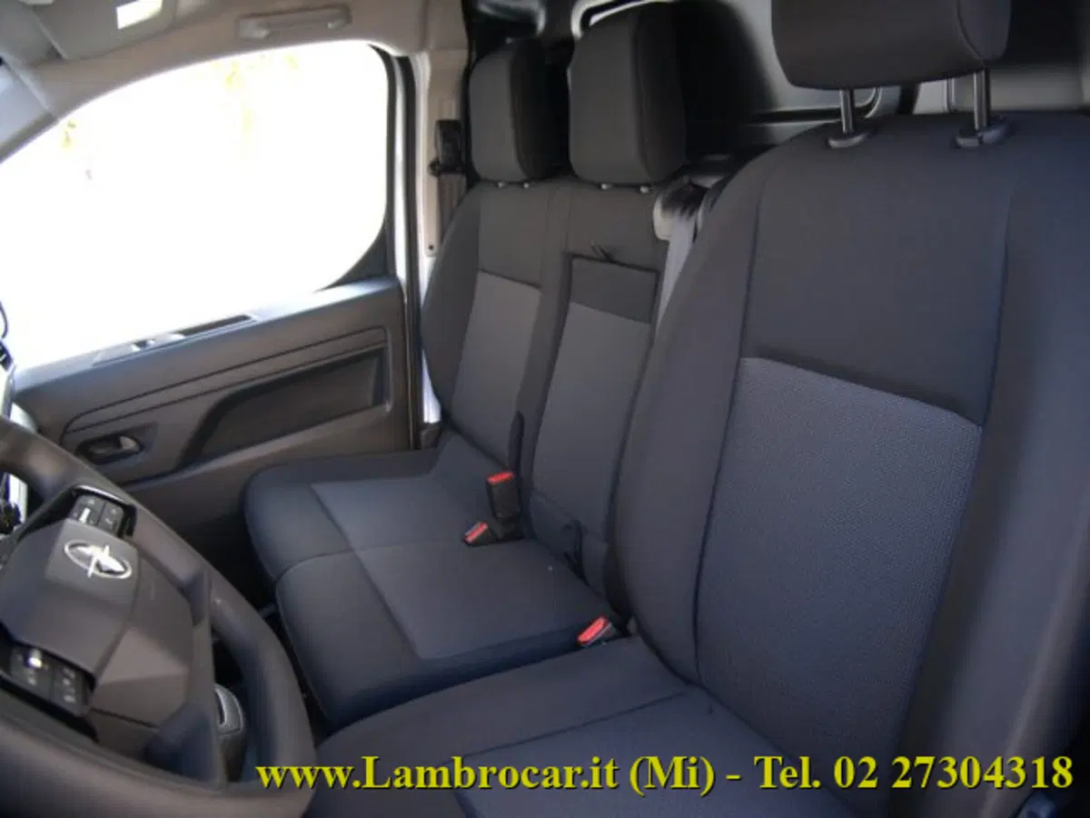 Opel Vivaro Furgone nuova a Milano (3)