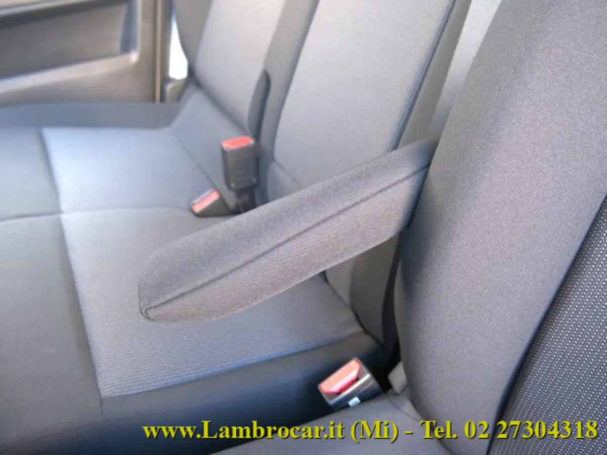 Opel Vivaro Furgone nuova a Milano (5)