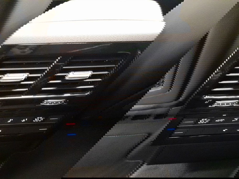 Volkswagen Touareg nuova a Bologna (17)