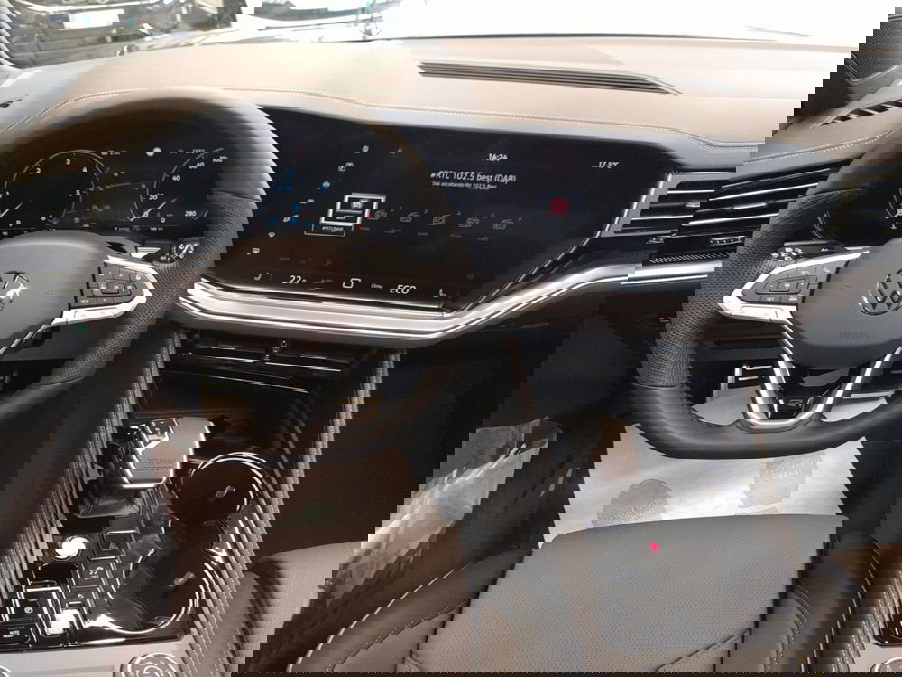 Volkswagen Touareg nuova a Bologna (18)