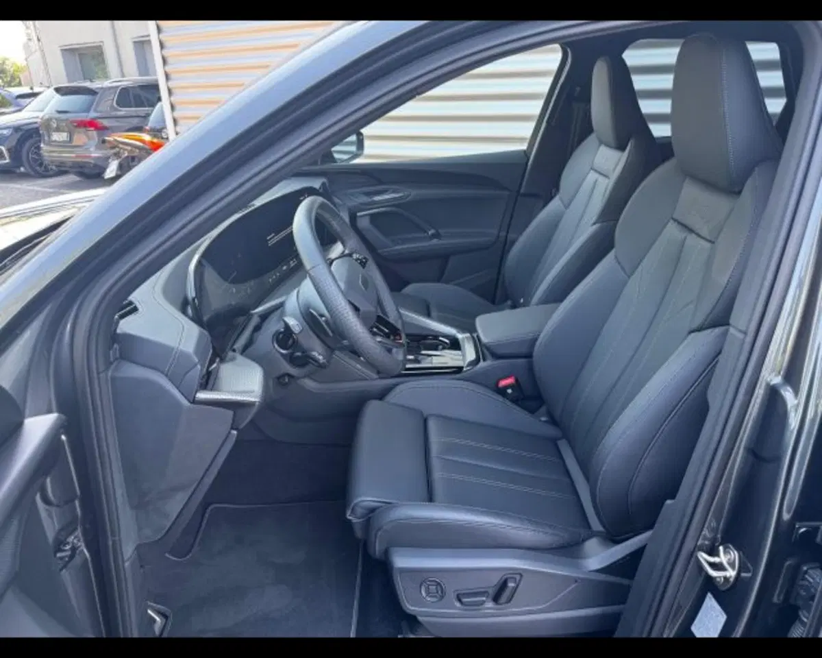 Audi Q5 Sportback nuova a Treviso (10)