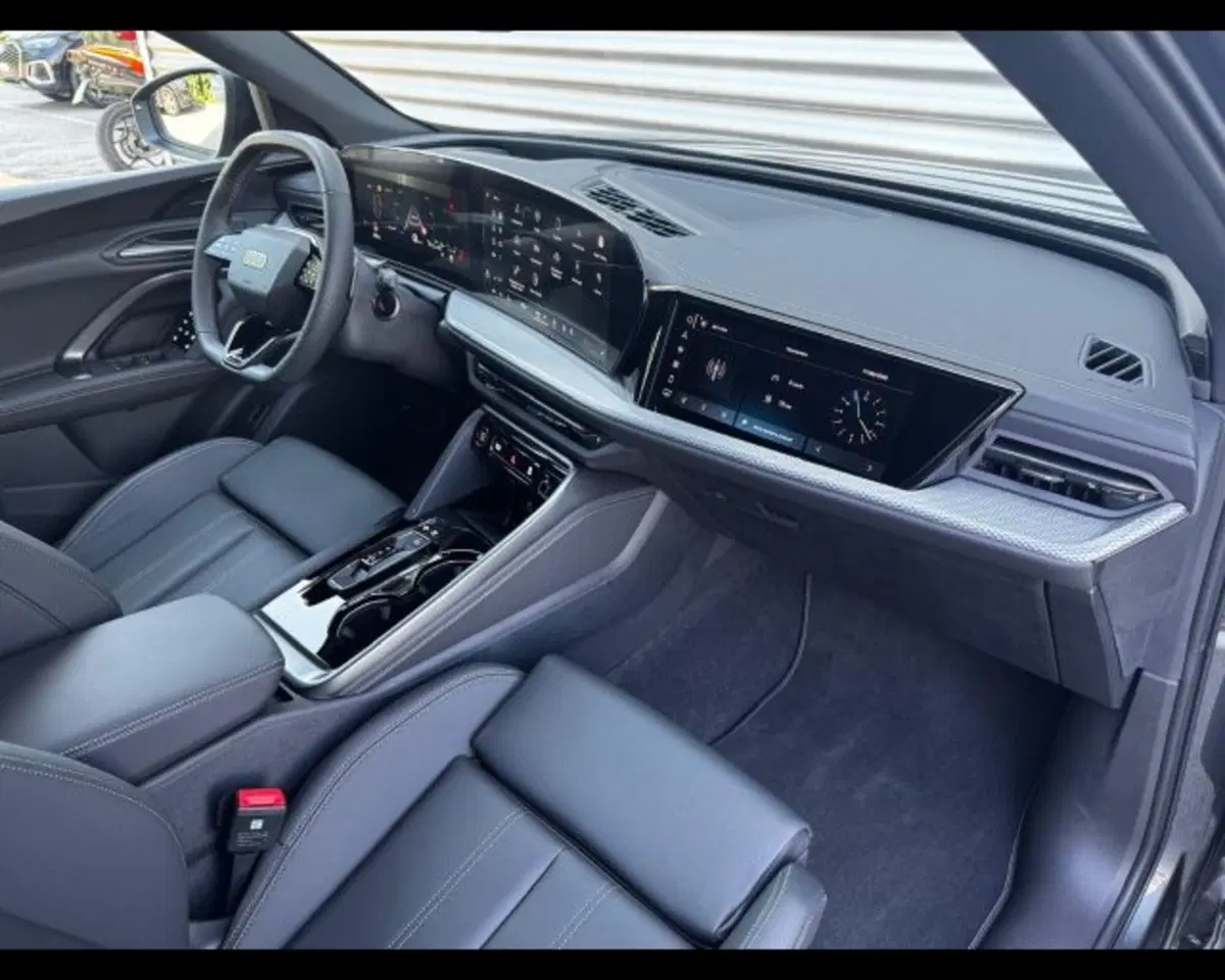 Audi Q5 Sportback nuova a Treviso (3)