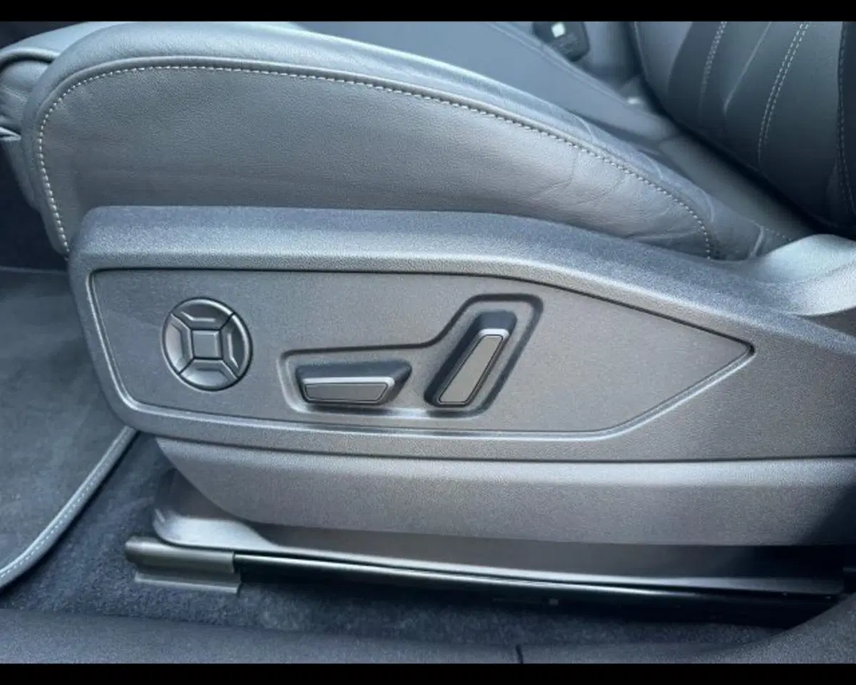 Audi Q5 Sportback nuova a Treviso (9)