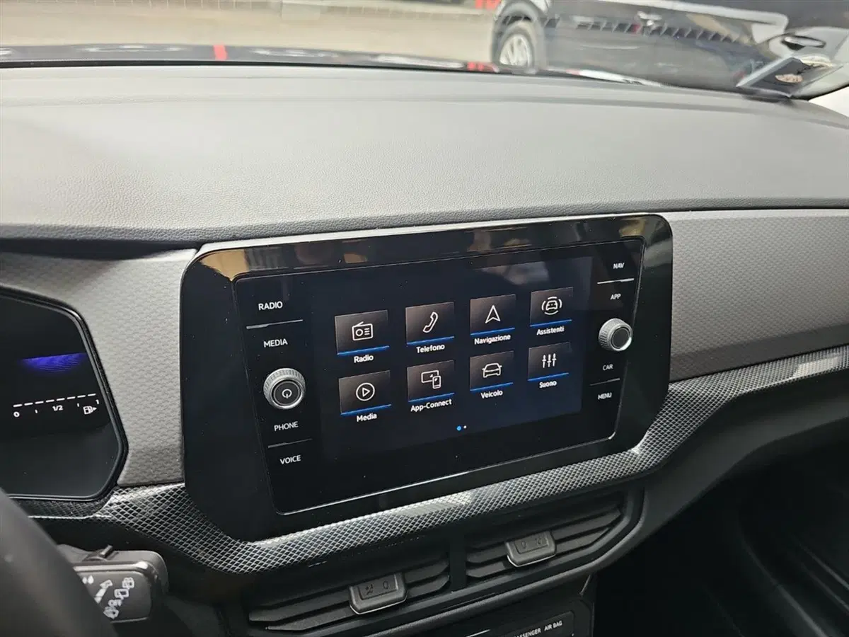 Volkswagen T-Cross usata a Lecco (15)