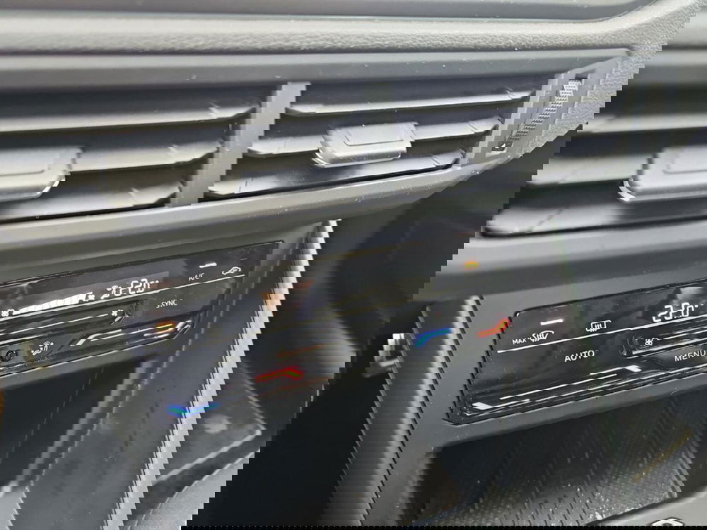 Volkswagen Taigo usata a Lecco (13)