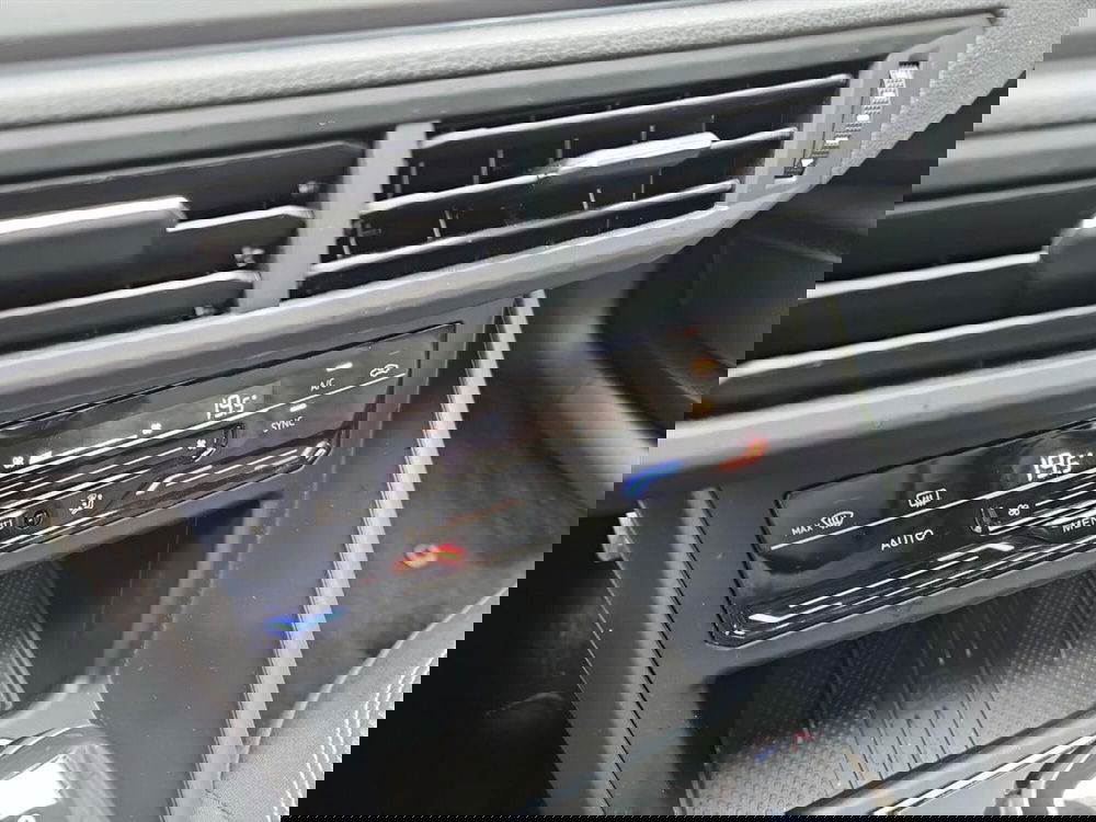 Volkswagen Taigo usata a Lecco (13)