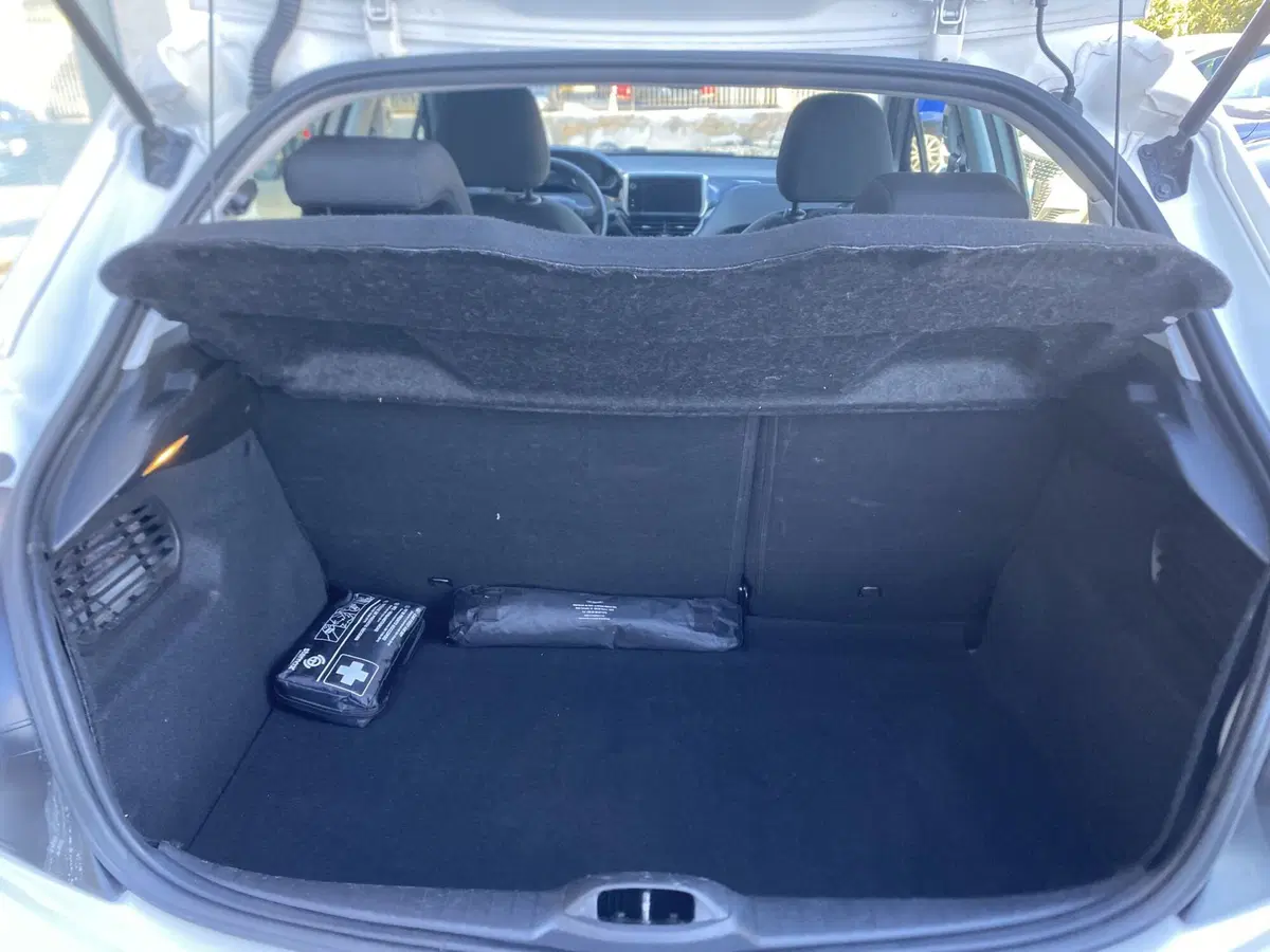 Peugeot 208 usata a Bari (10)