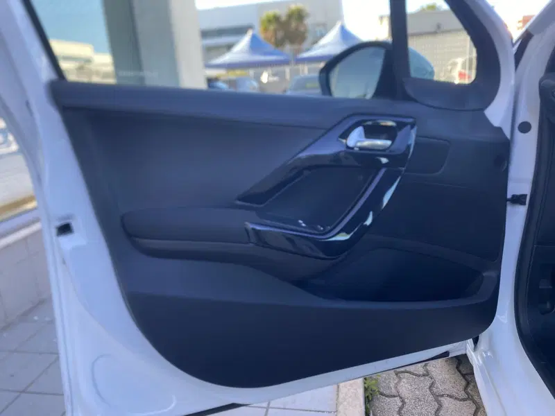 Peugeot 208 usata a Bari (12)
