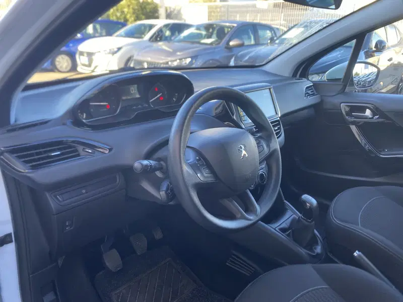 Peugeot 208 usata a Bari (14)