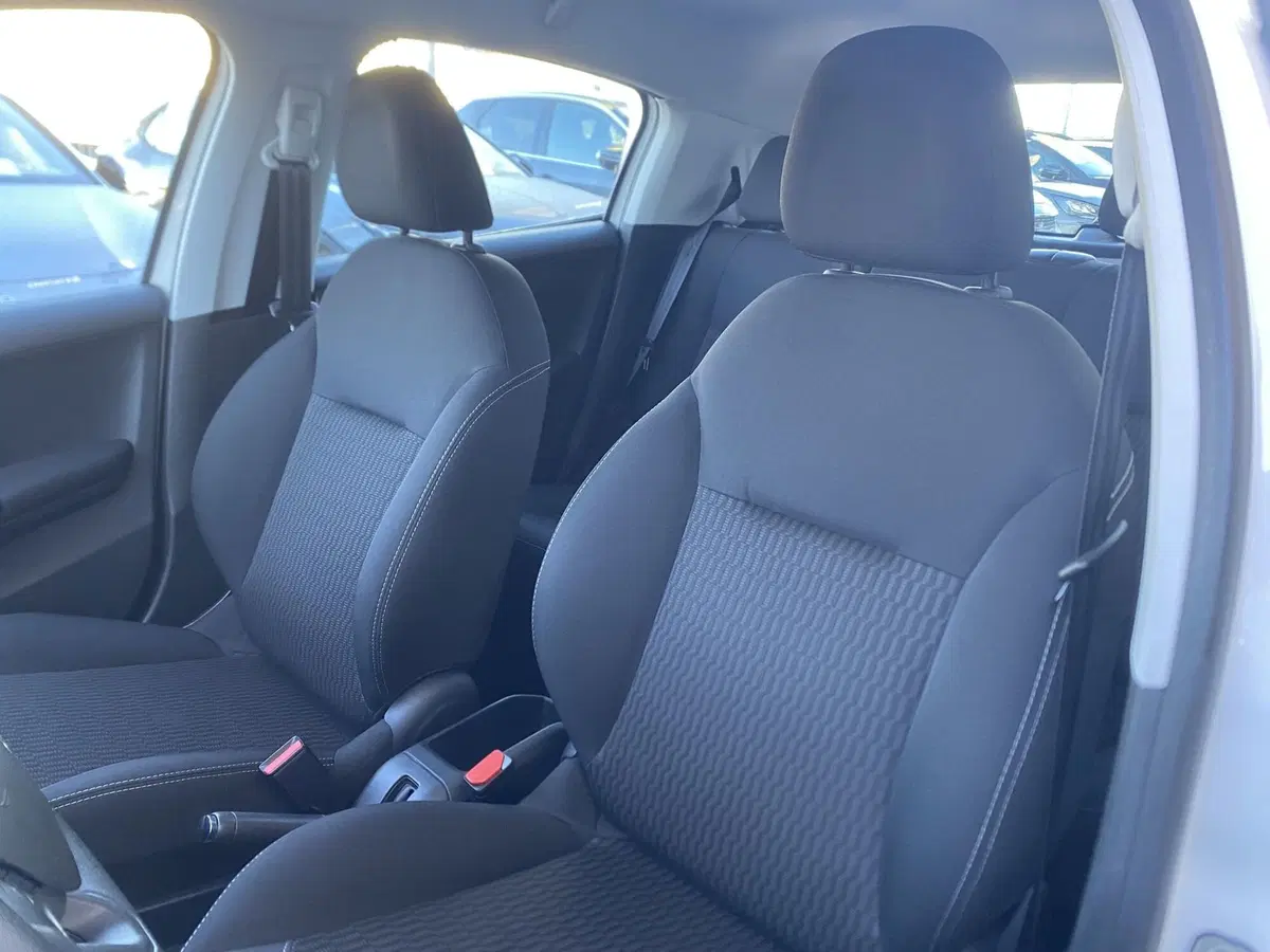 Peugeot 208 usata a Bari (15)