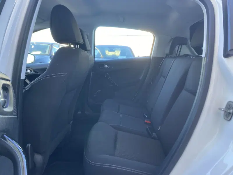 Peugeot 208 usata a Bari (17)