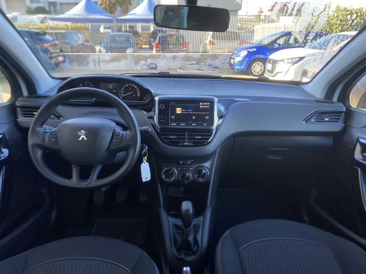 Peugeot 208 usata a Bari (18)