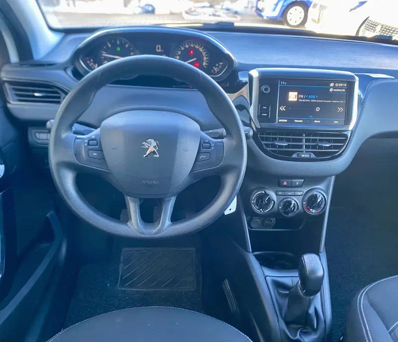Peugeot 208 usata a Bari (19)