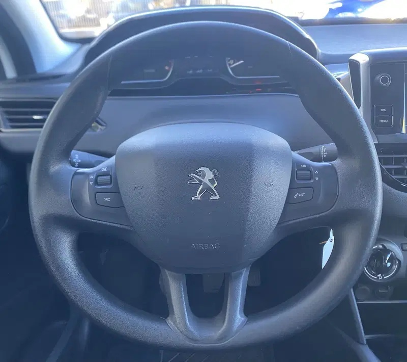 Peugeot 208 usata a Bari (20)