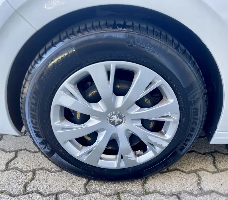 Peugeot 208 usata a Bari (9)