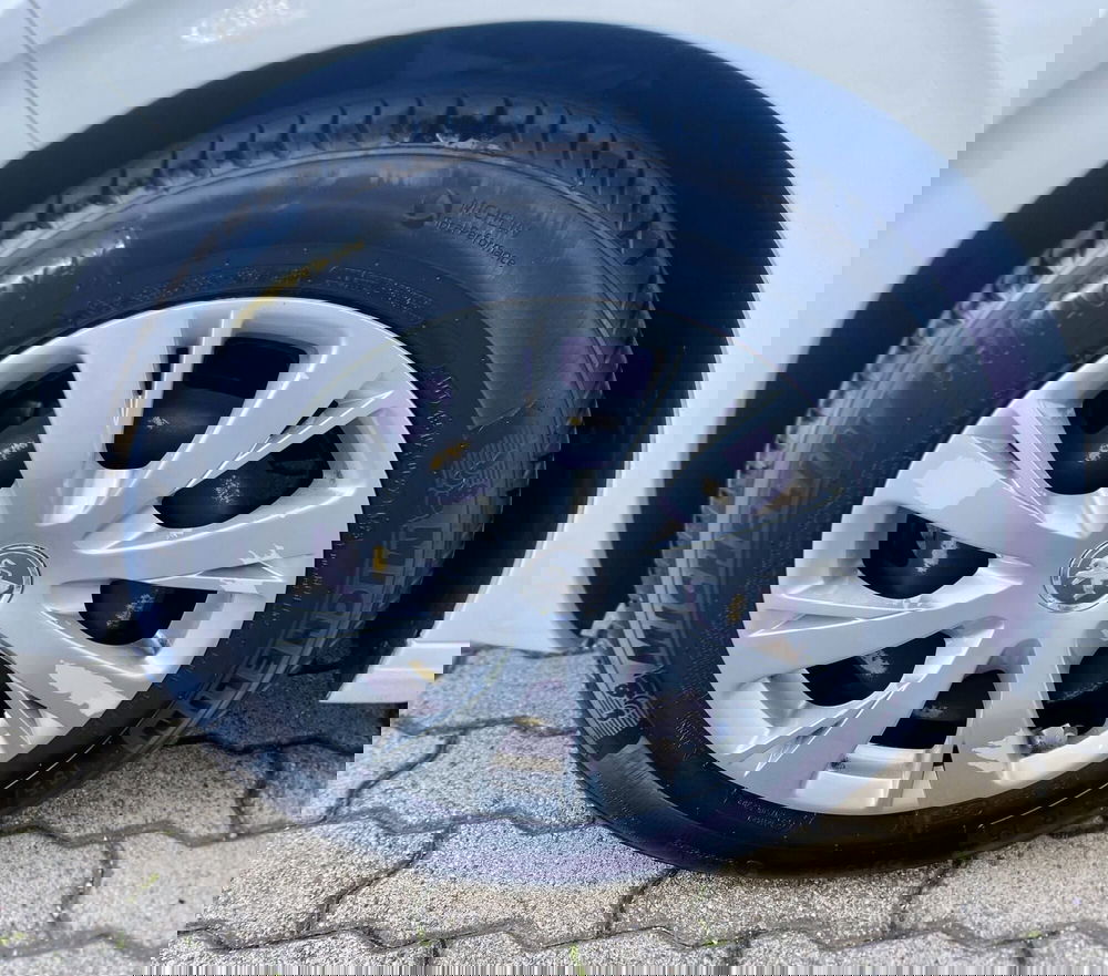 Peugeot 208 usata a Bari (9)