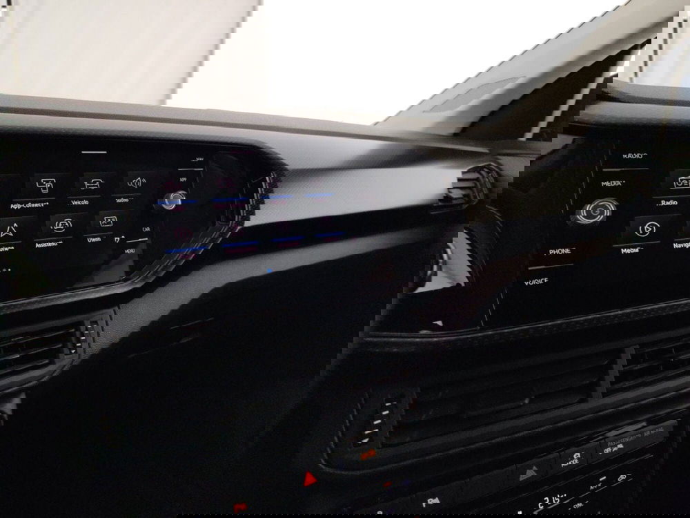 Volkswagen T-Cross usata a Massa-Carrara (12)